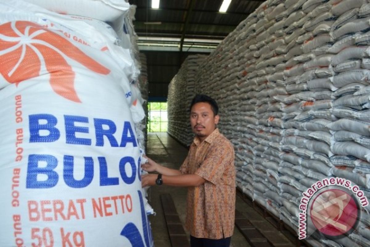 Stok Beras di Bulog Sibolga Aman