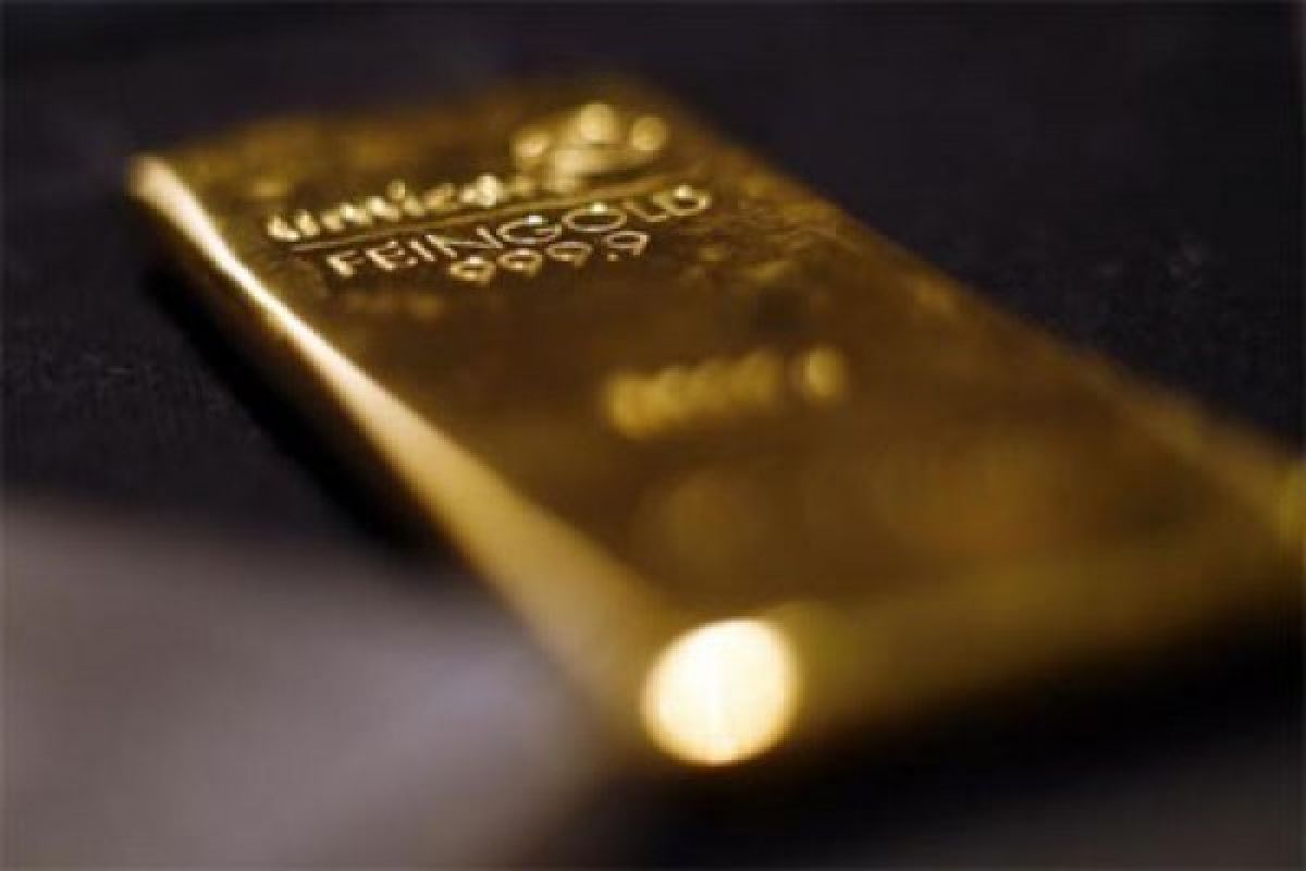 Emas turun tertekan dolar AS yang lebih kuat