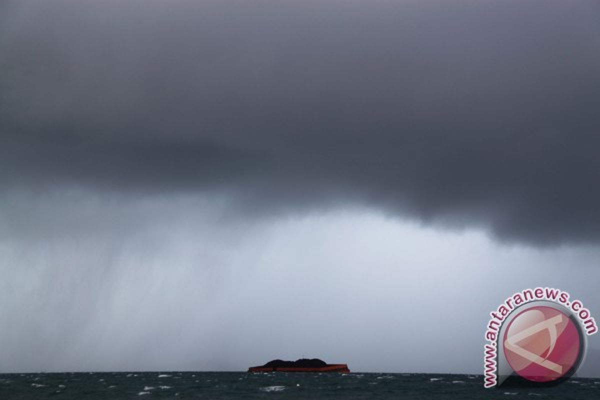 Nelayan temukan tongkang di Pulau banyak