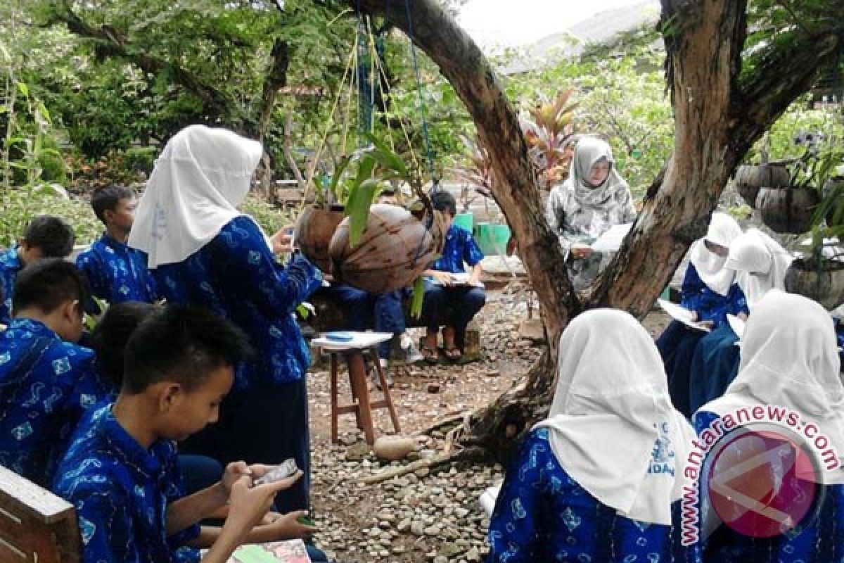 Jadikan Sekolah Hijau dan Nyaman