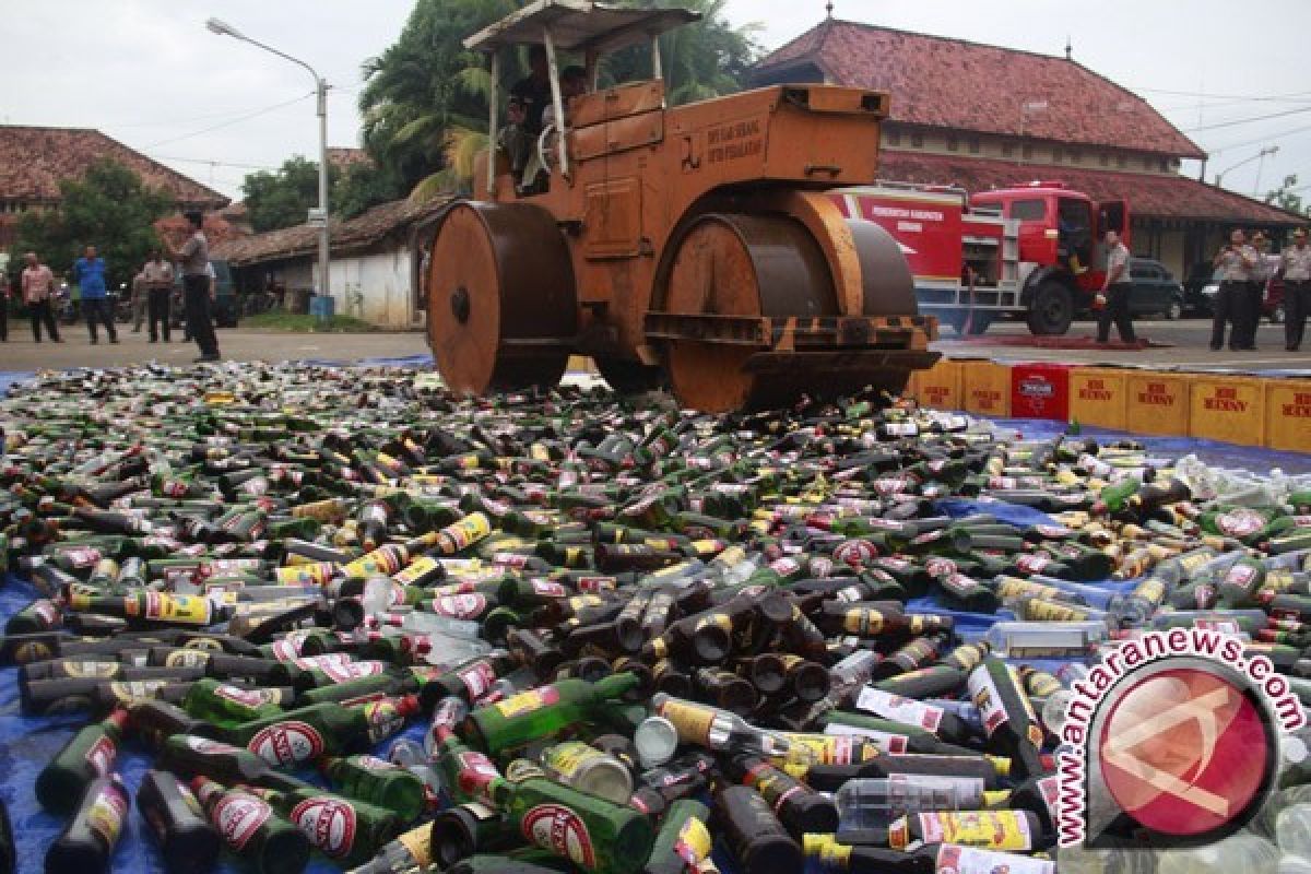 Polda NTB musnahkan 1.084 botol minuman keras 