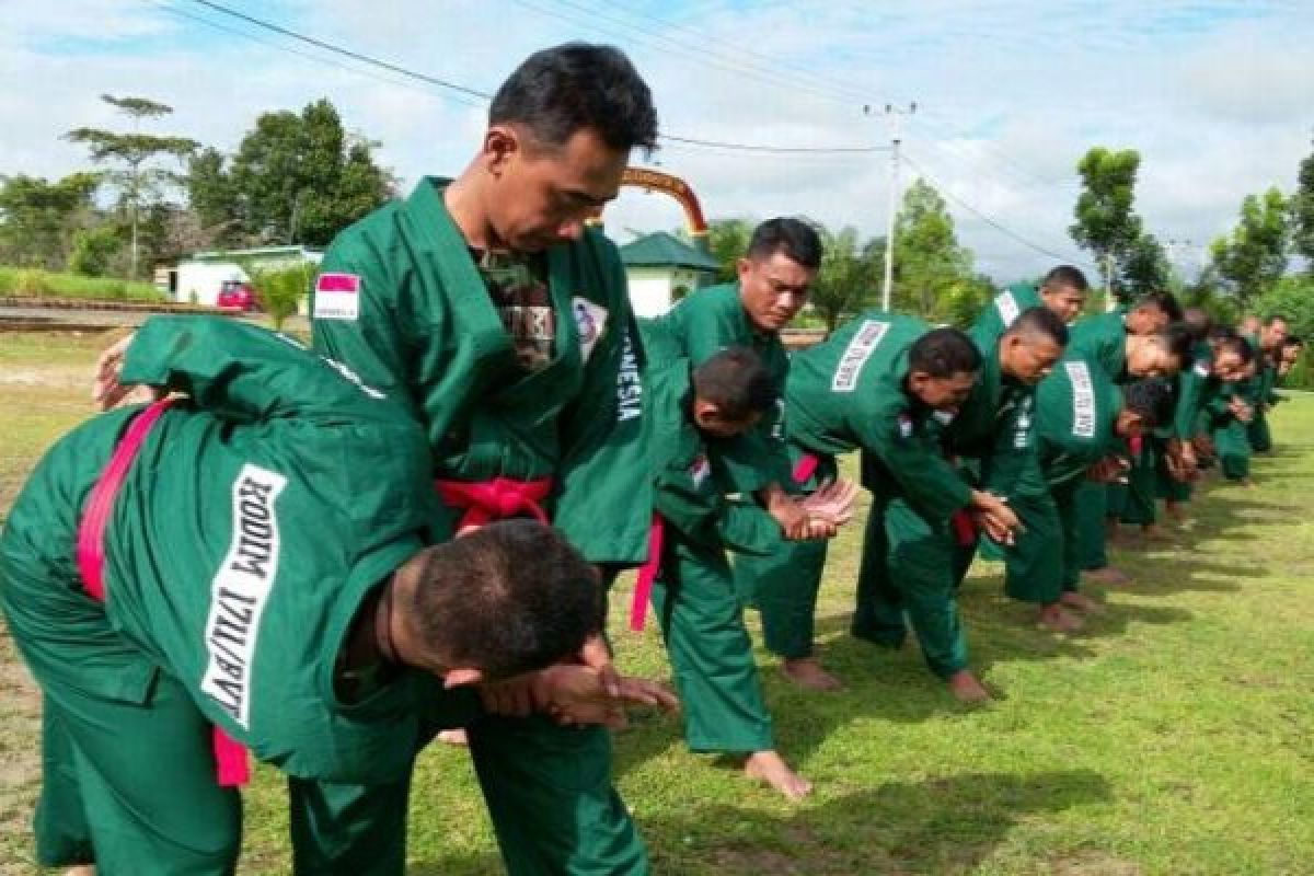 Kodim 1711/BVD berlatih bela diri Yong Moodo