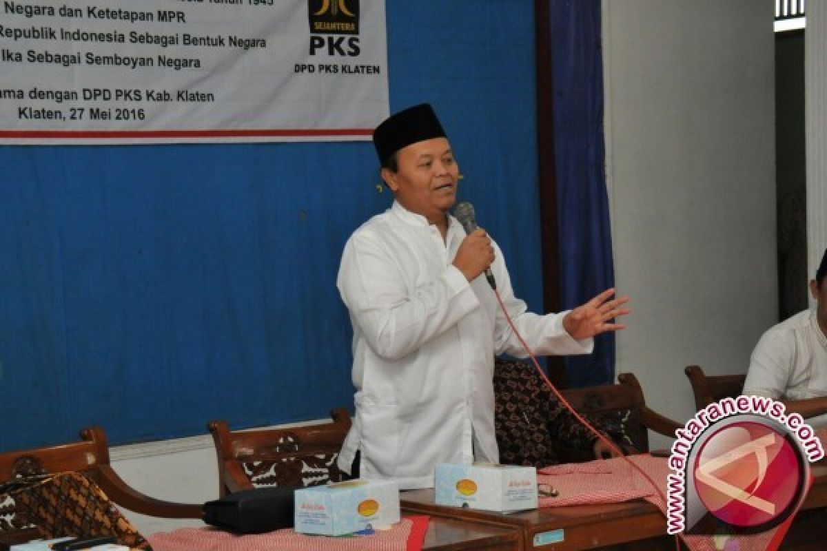  Hidayat Nur Wahid tegaskan tak ada tempat bagi komunis di Indonesia 