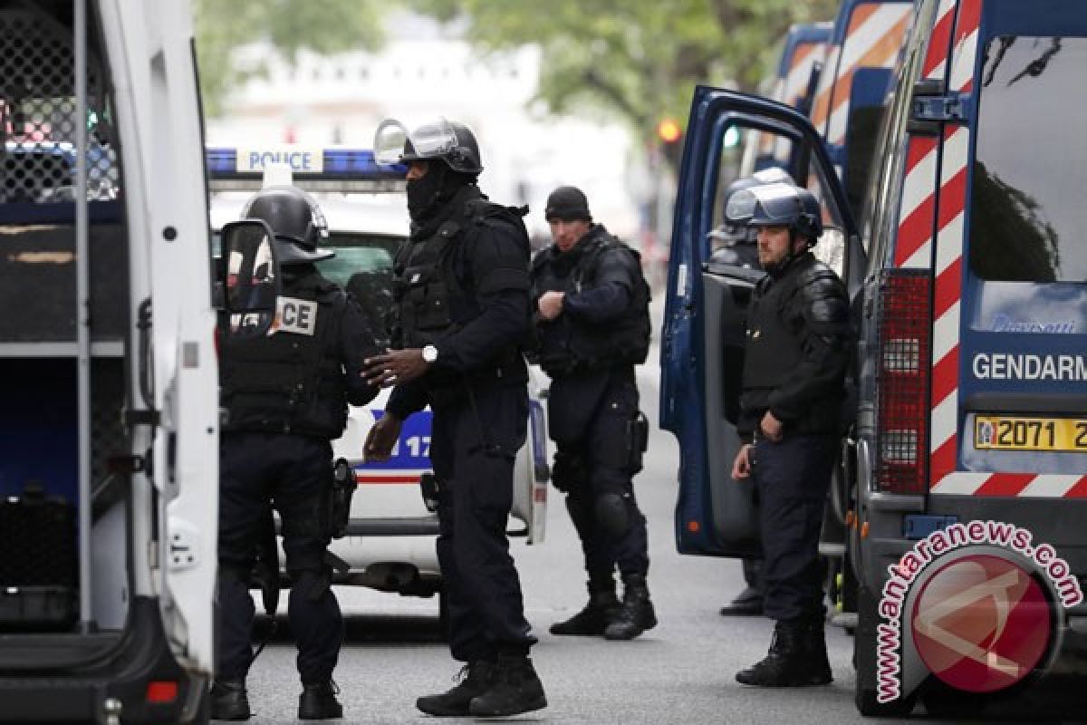 Beberapa orang ditahan menyusul bentrokan di Paris
