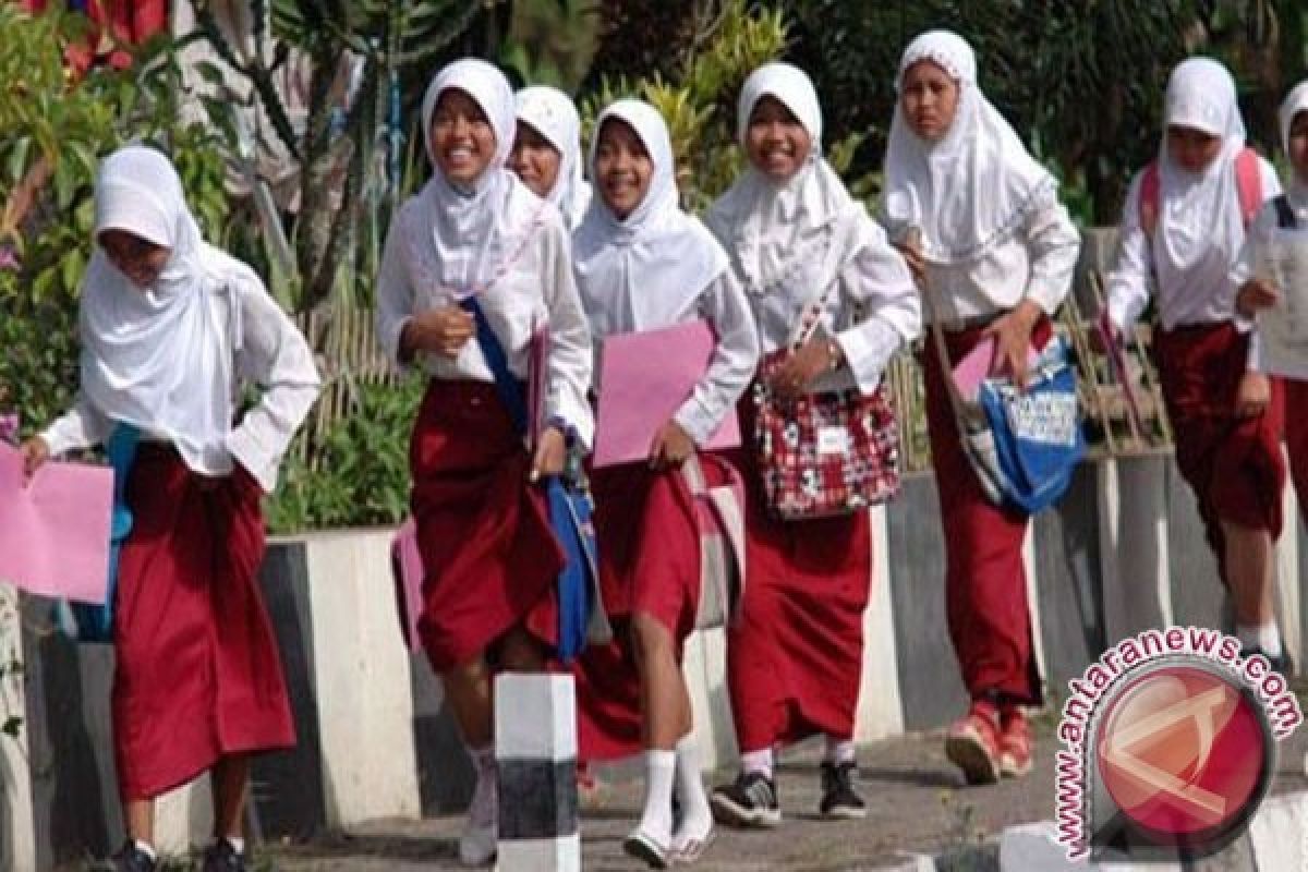 Pemkot Mataram tetap terapkan bina lingkungan siswa baru 