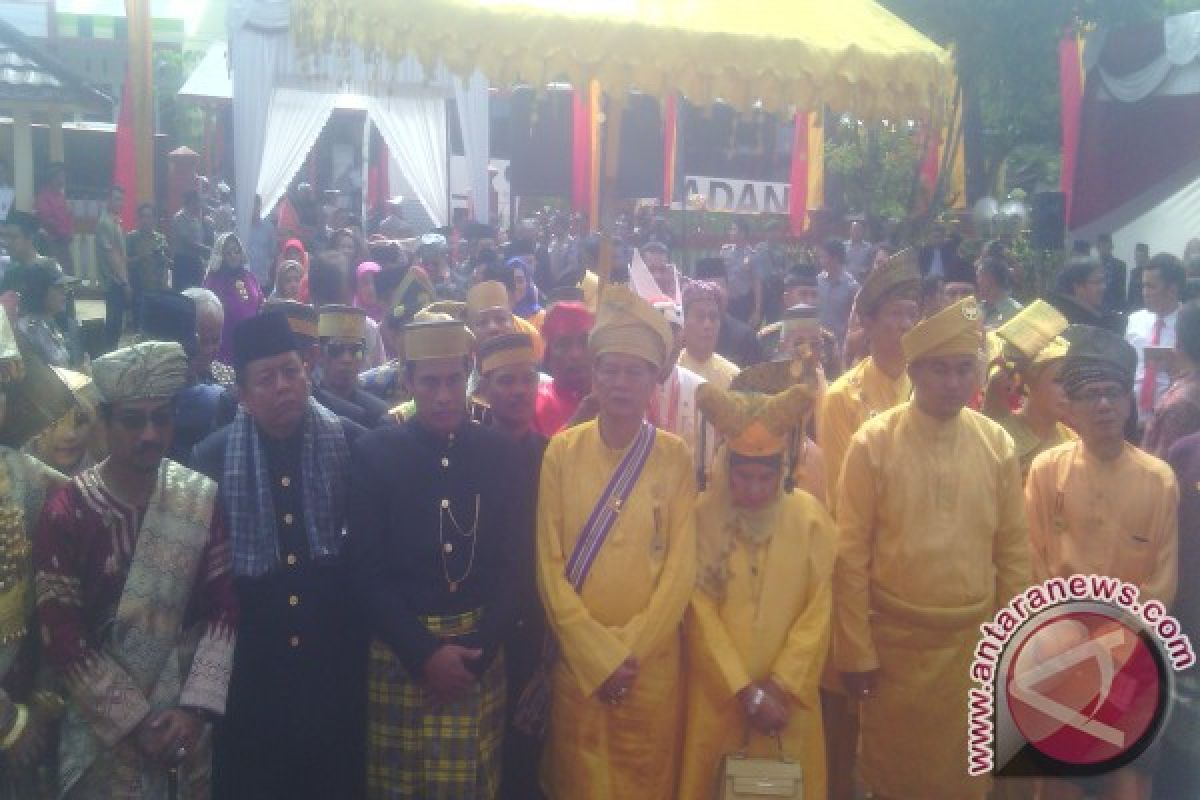 Pagaruyung Beri Gelar Tuanku Besar Pendekar Raja Pada Gatot Kustyadji