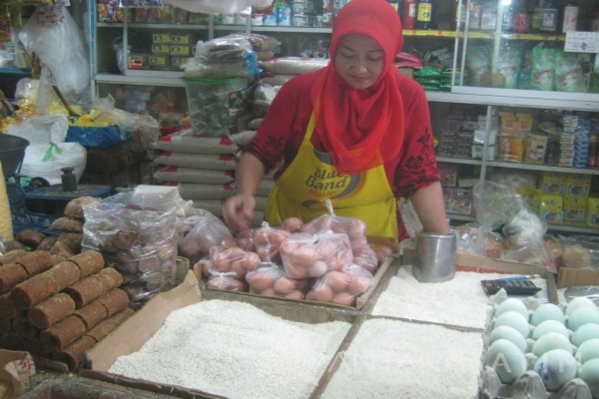 Harga Bahan Pokok di Pasar Tradisional Jember Stabil