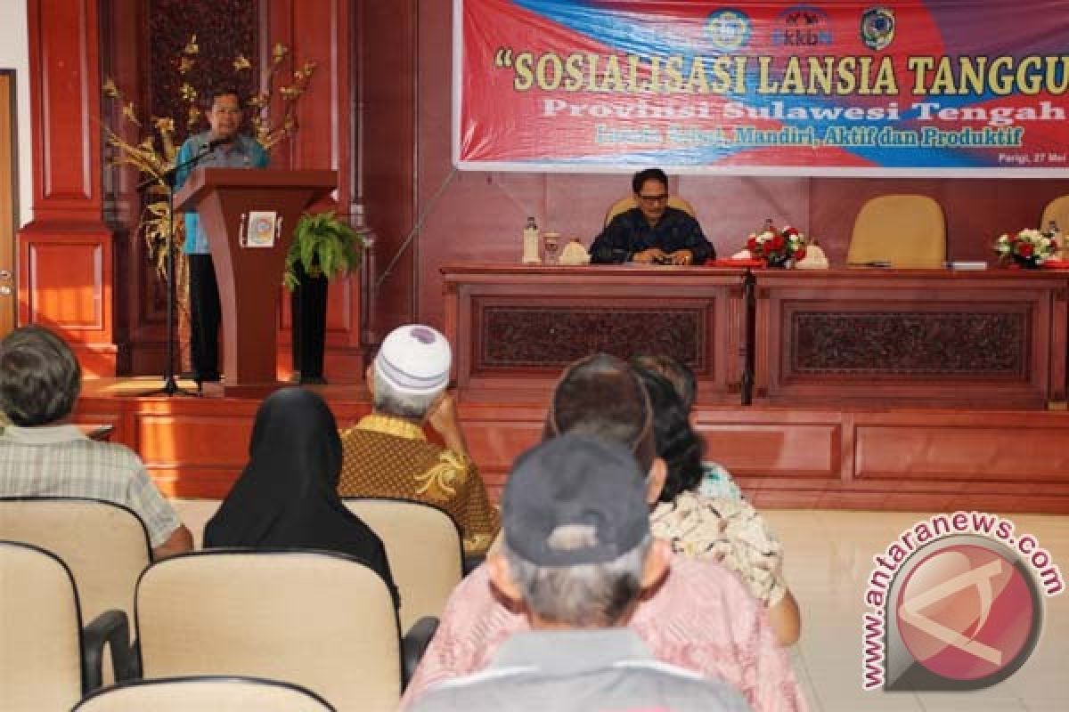 Lansia di Parimo Diberi Penguatan Lansia Tangguh 