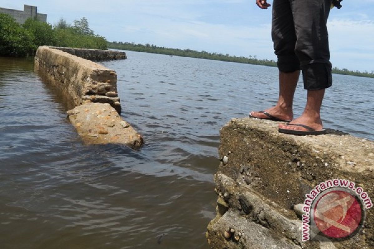 Tanggul Jebol Rumah Warga Singkil Terendam Air  