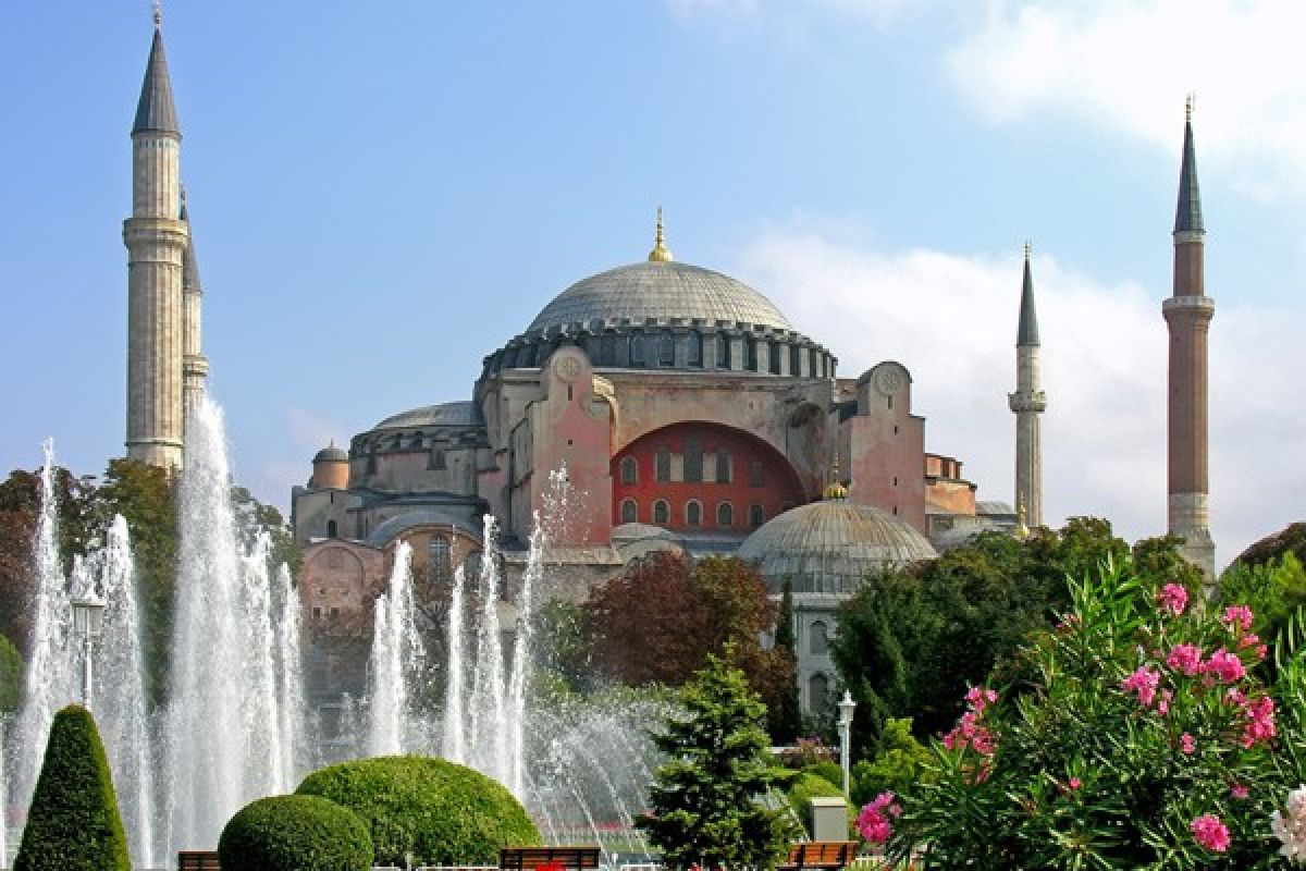 Muslim Turki tuntut hak untuk ibadah di Hagia Sophia