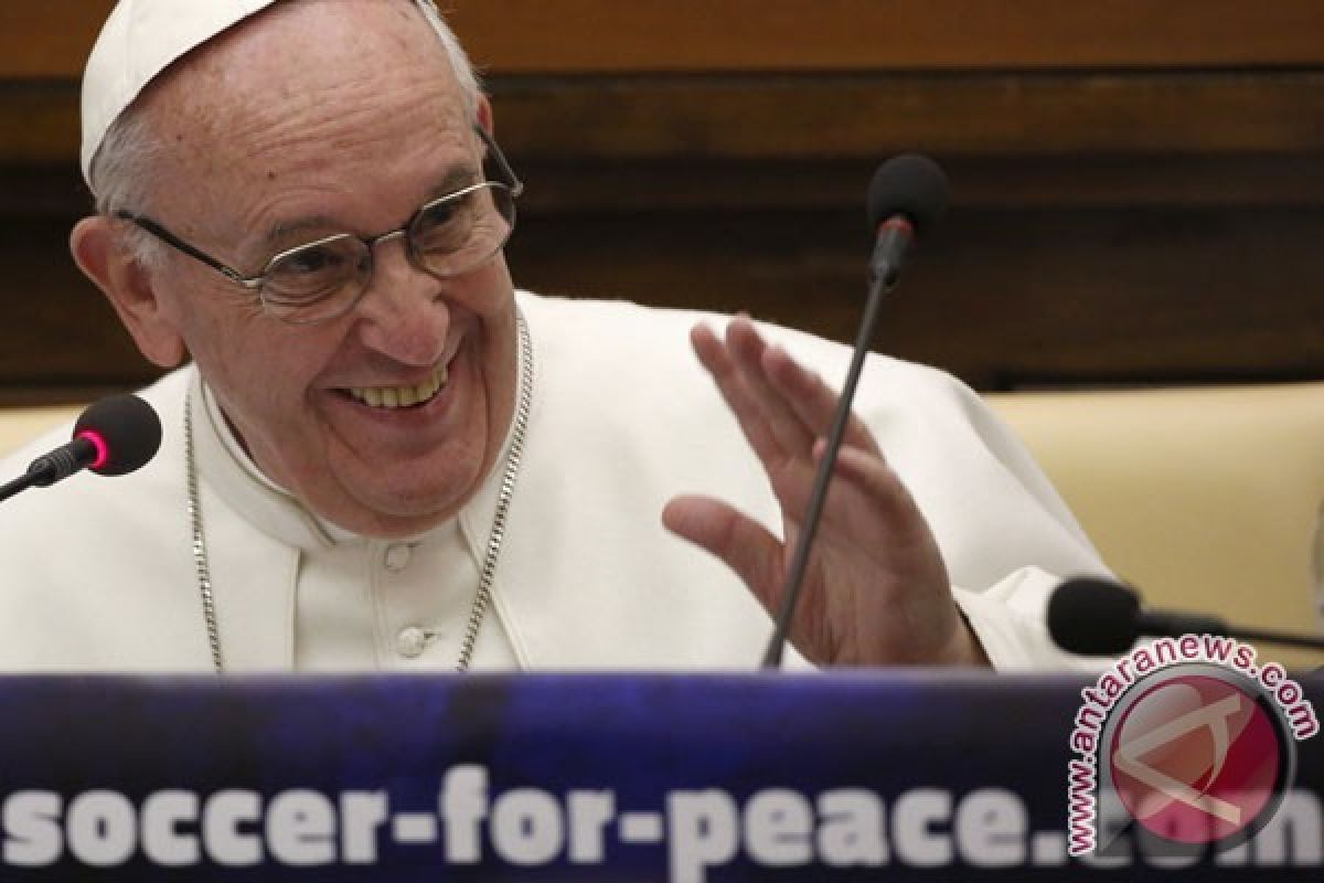 Paus Fransiskus Puji Kanal Kecantikan Saat Bertemu YouTuber