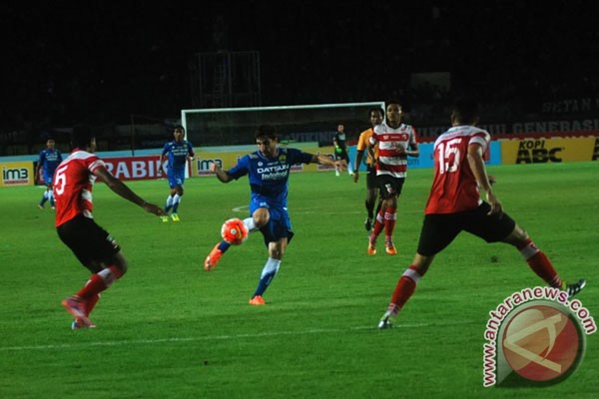 Madura United latihan malam hari selama Ramadan