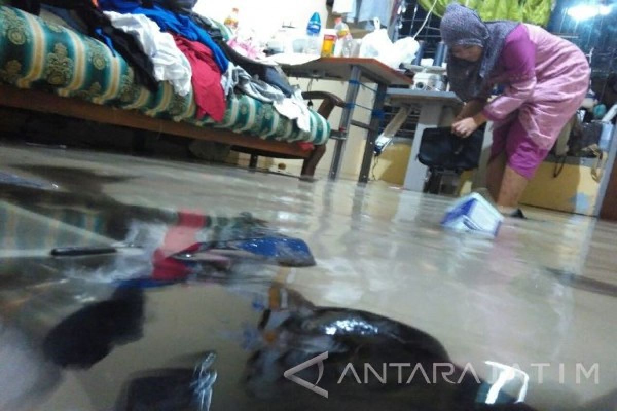 Sejumlah kawasan di Surabaya Terendam Banjir