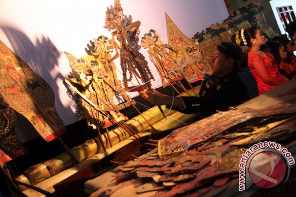 Duta Denpasar ikuti parade wayang kulit