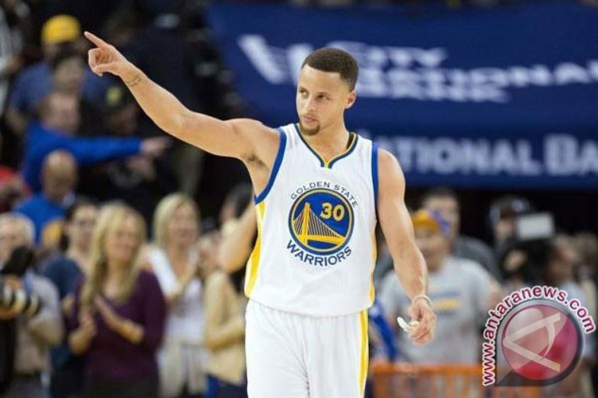 45 poin Curry antarkan Warriors telan Clippers 121-105