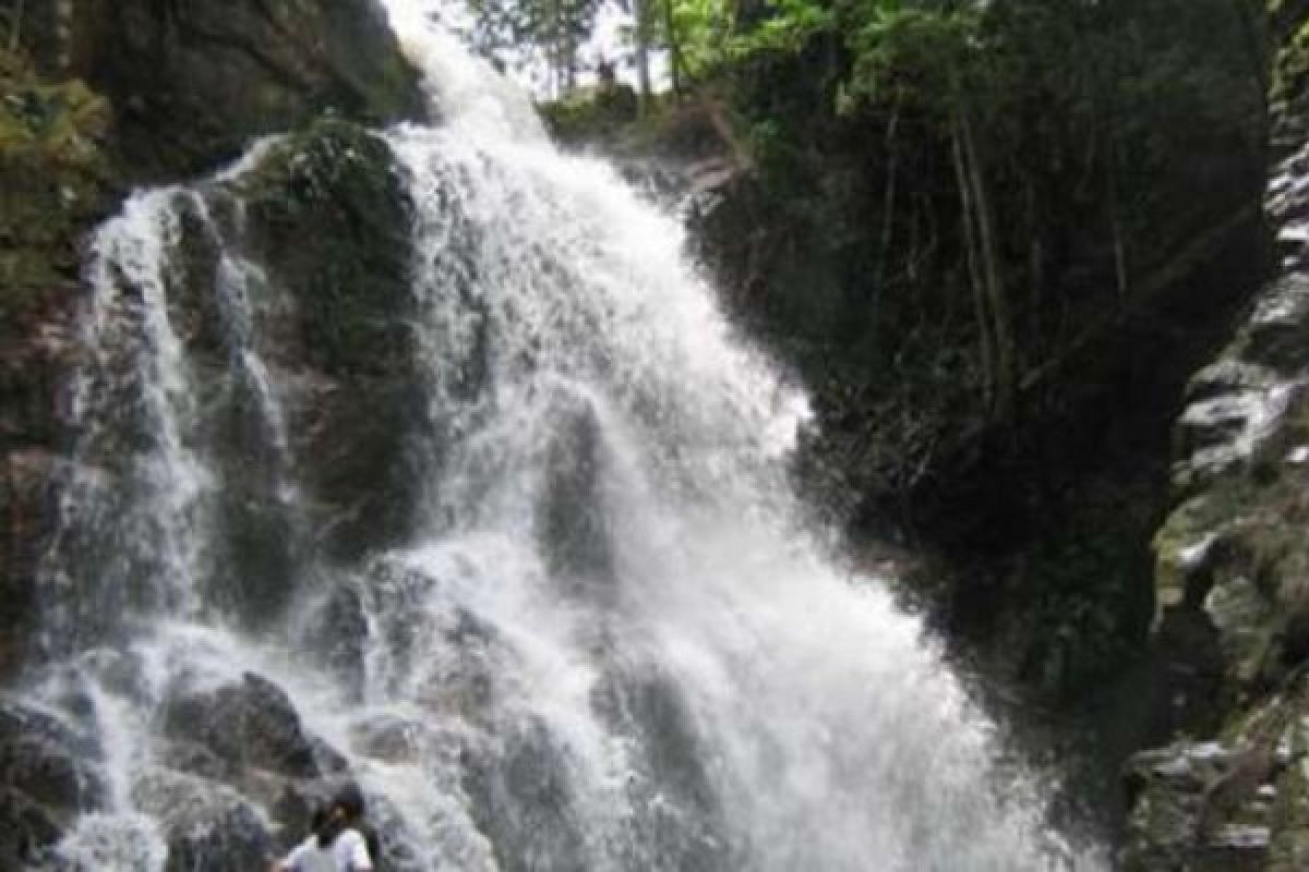 Air Terjun Guruh Gemurai Kuansing Memukau Wisatawan