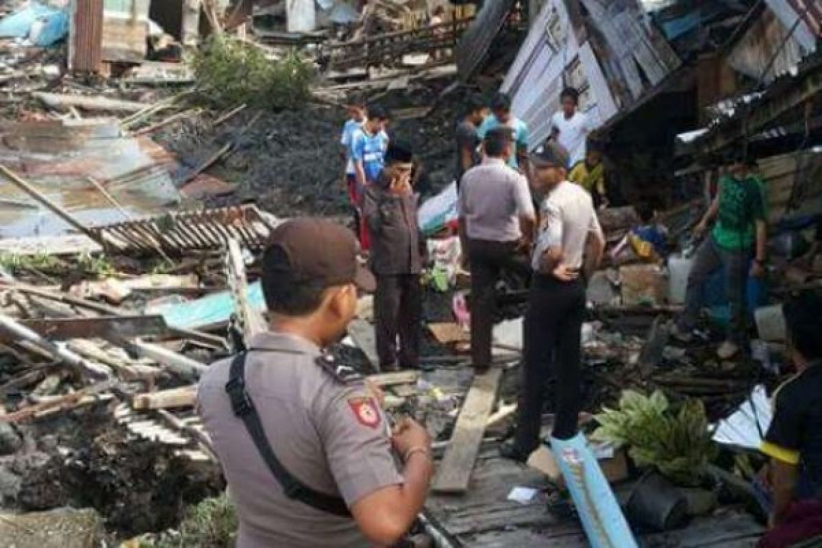 Bupati Inhil Tinjau Bencana Longsor Desa Tanjung Baru Tanah Merah