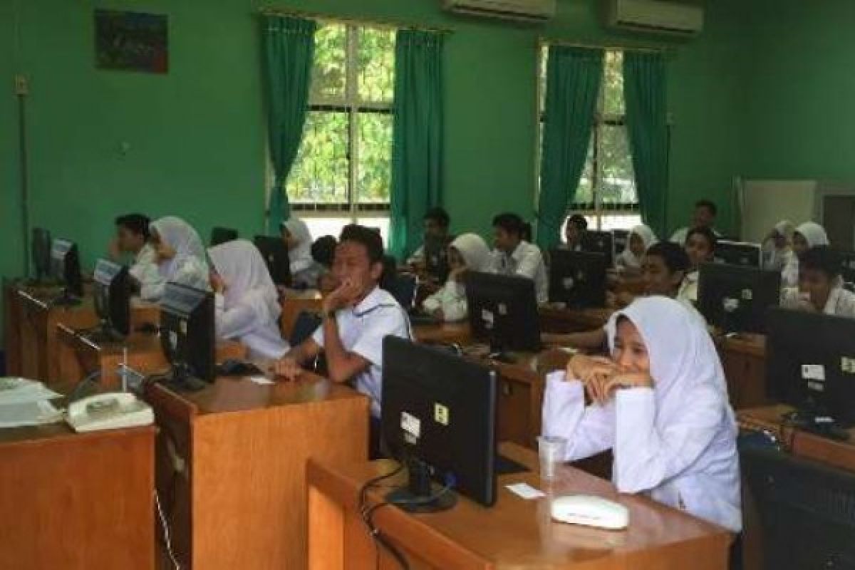 Tinjau 2 Sekolah Pekanbaru Laksanakan UNBK, Kamsol: Tidak ada Kendala