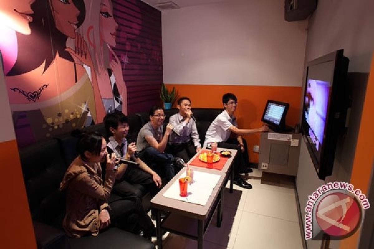 Satpol Temukan Dua Kafe Karaoke Nekat Beroperasi