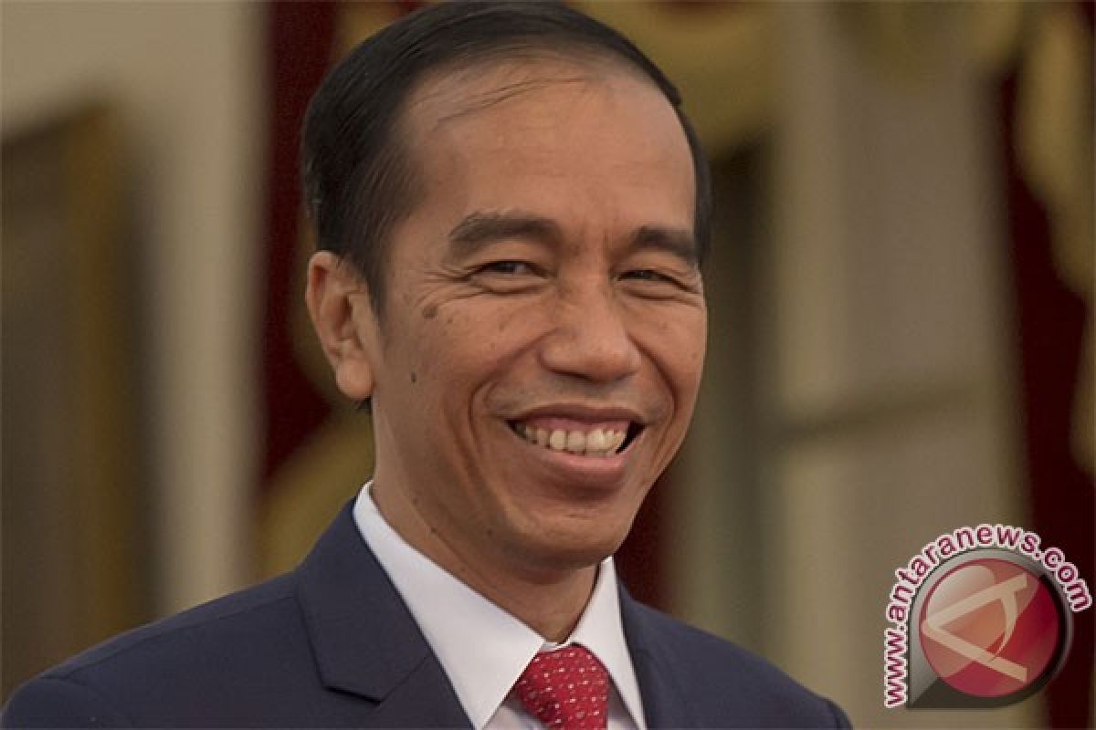 Presiden Jokowi membayar zakat