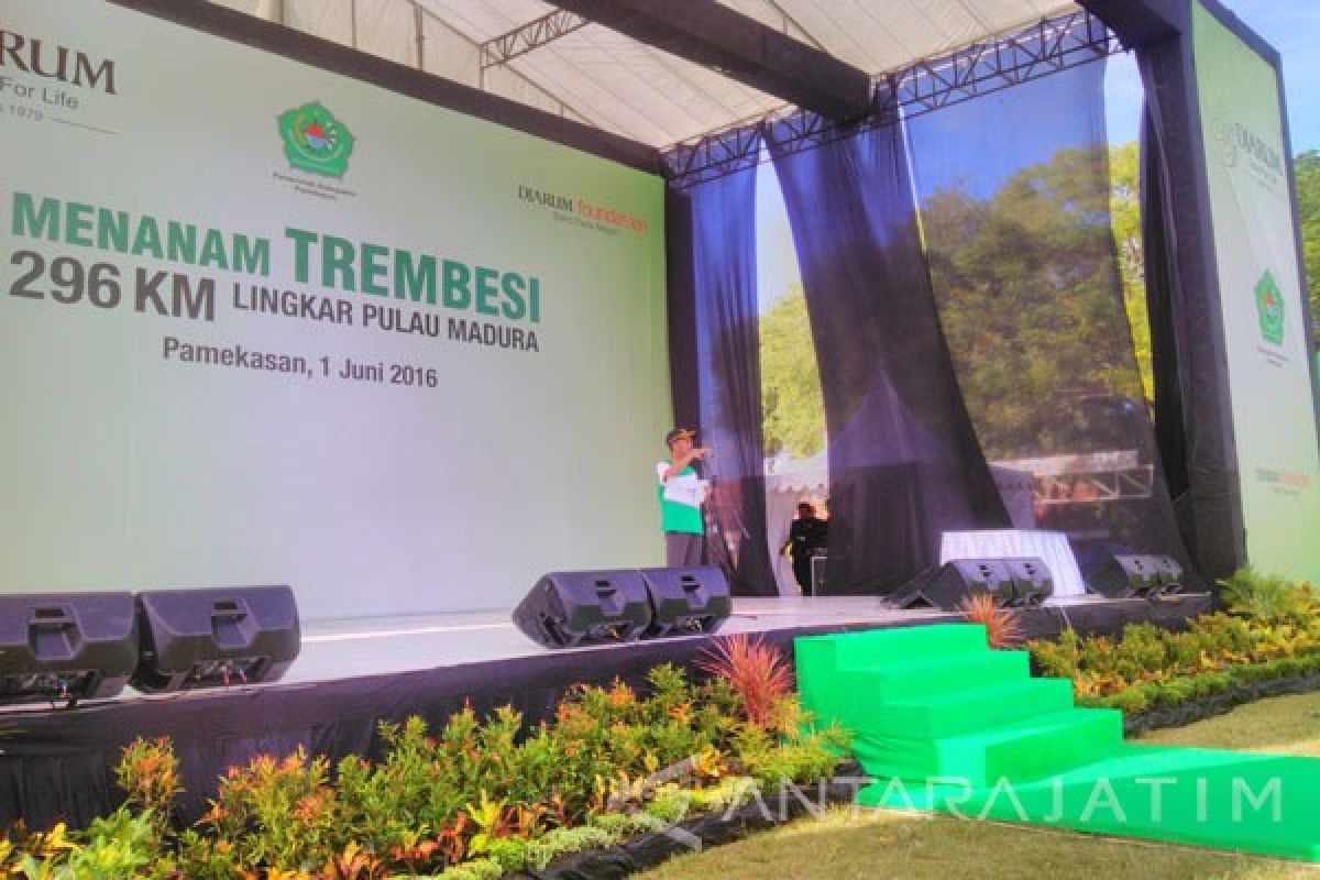 Djarum Foundation Lingkari Pulau Madura dengan Trembesi