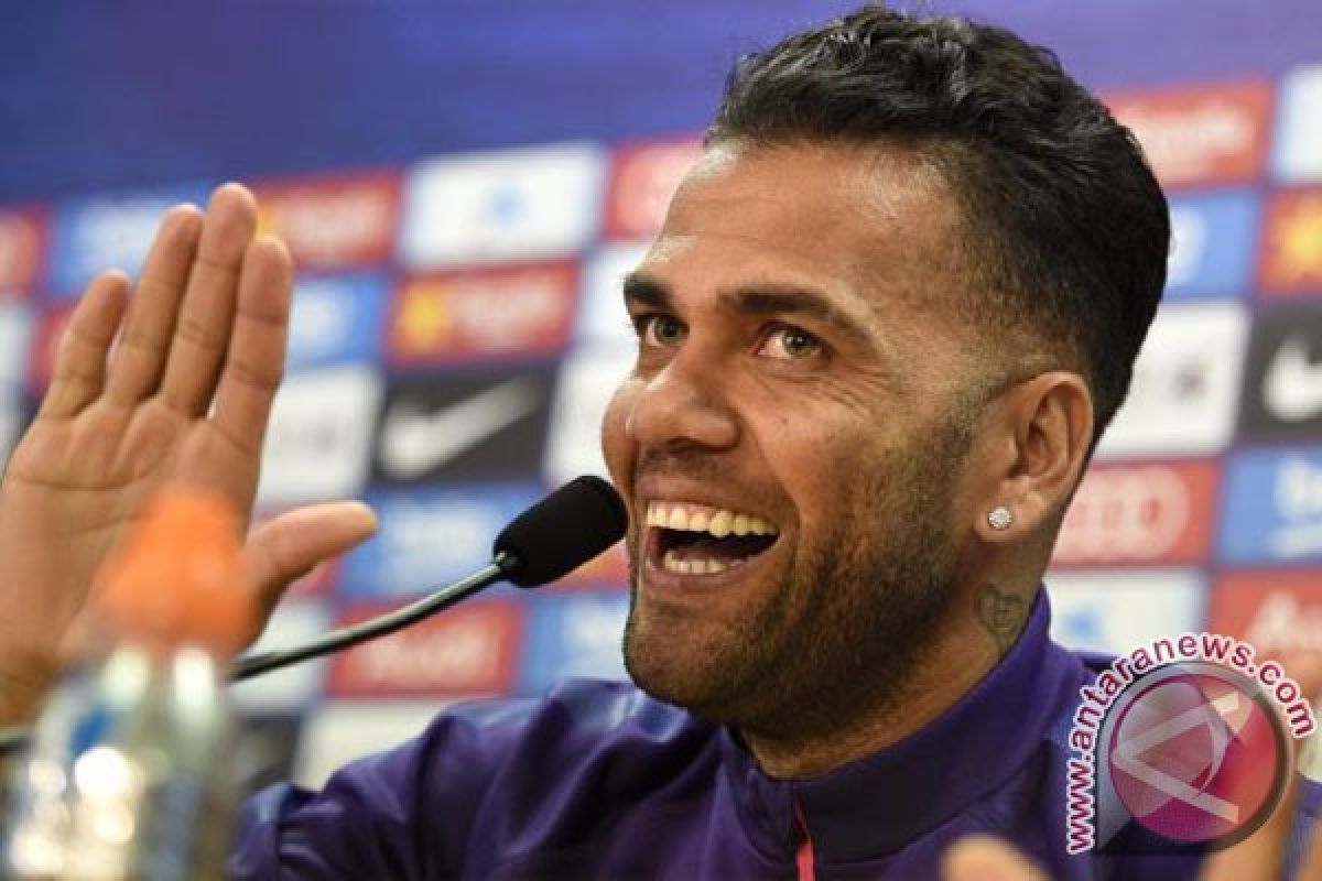 Alves Ingin Ingatkan Apa yang Hilang Di Barcelona