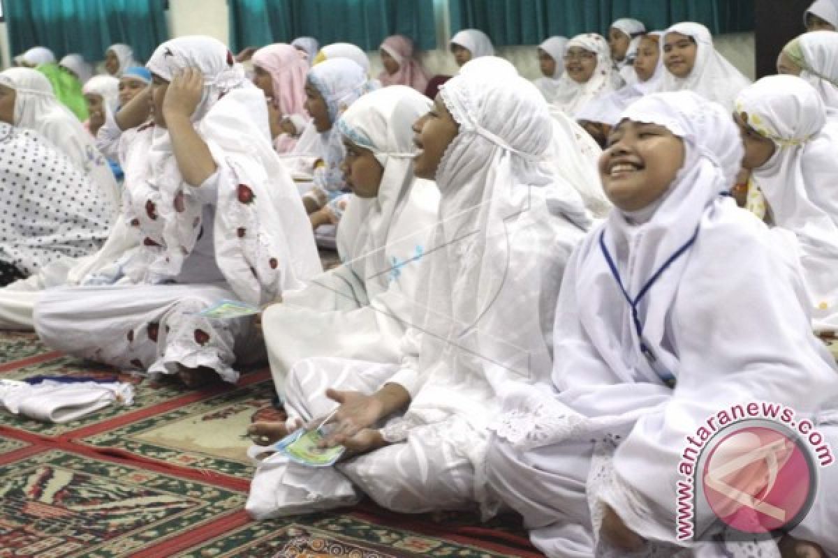 Menpora beri spirit nasionalisme pada pesantren ramadhan 