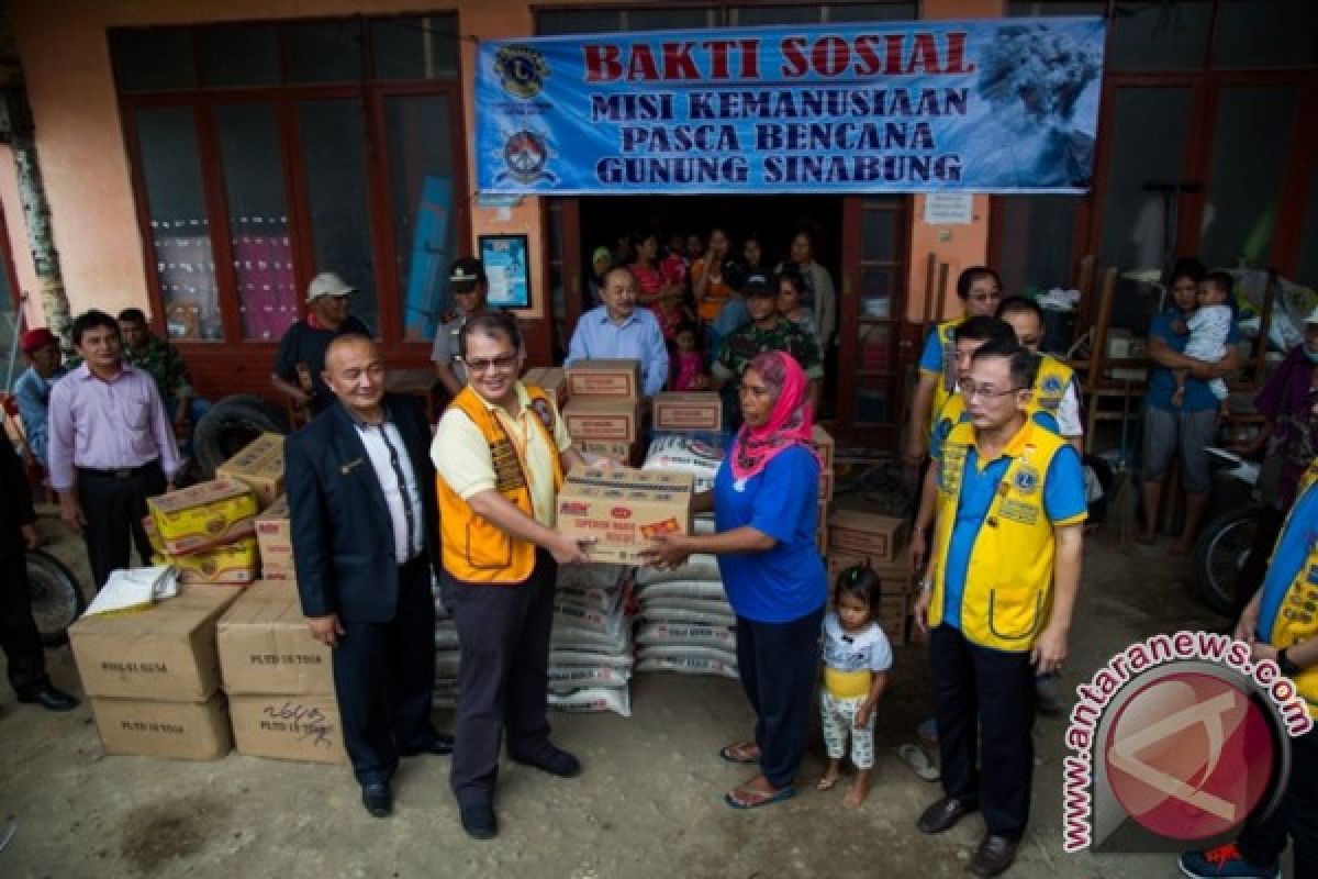 Penyerahan Bantuan Korban Erupsi Gunung Sinabung