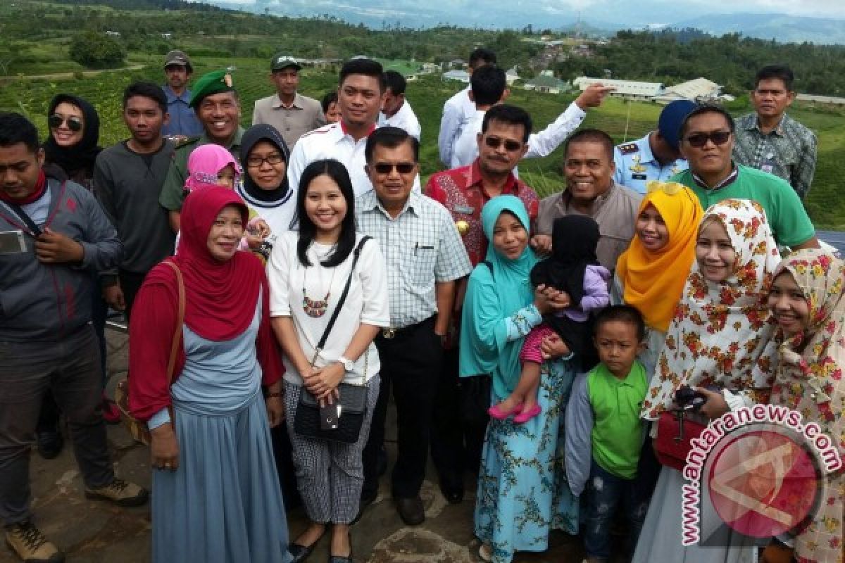 Kunjungi Malino, Wapres dijamu Bupati Gowa minum teh