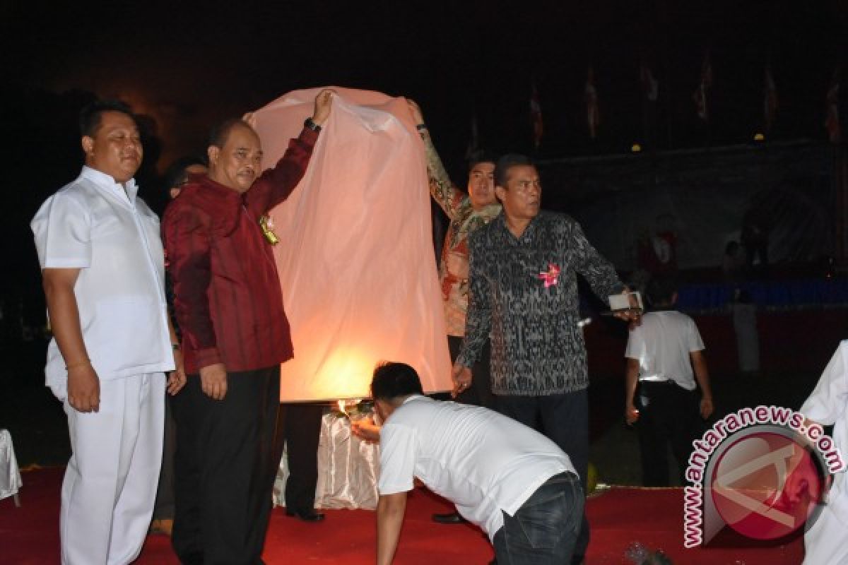 Wali Kota Menghadiri Perayaan Waisak  Di Tebing Tinggi