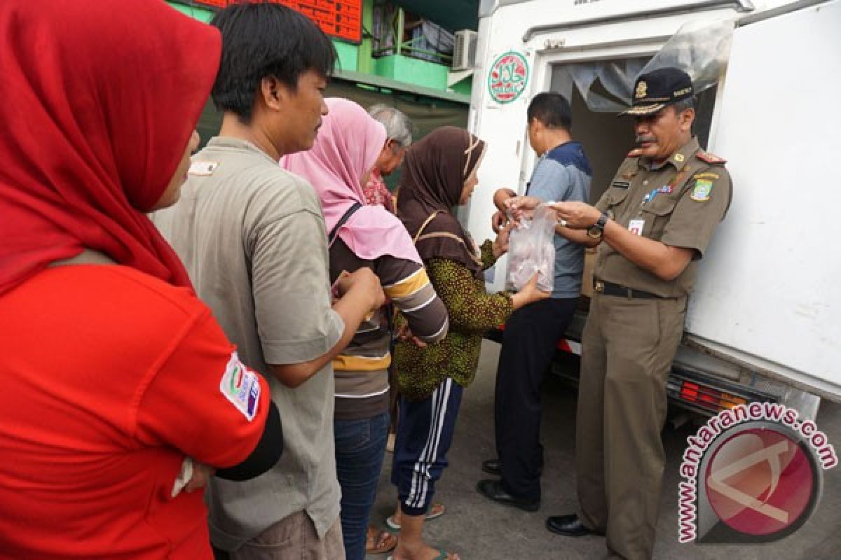 Ahok ingin seluruh transaksi operasi pasar terapkan sistem non-tunai