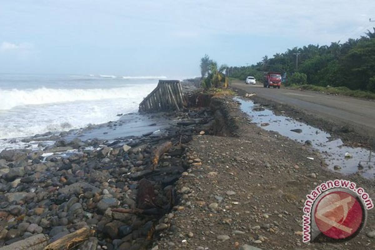 DKP harapkan bantuan atasi abrasi pantai Mukomuko