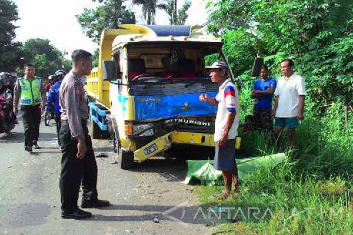 Polisi Tulungagung Selidiki Kecelakaan Truk Vs Motor