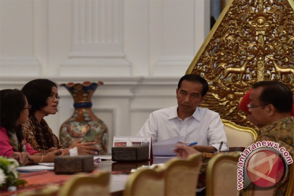 President Jokowi holds closed-door meeting with national commission for women