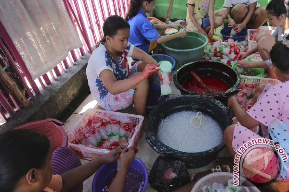 Penjualan pacar cina melonjak