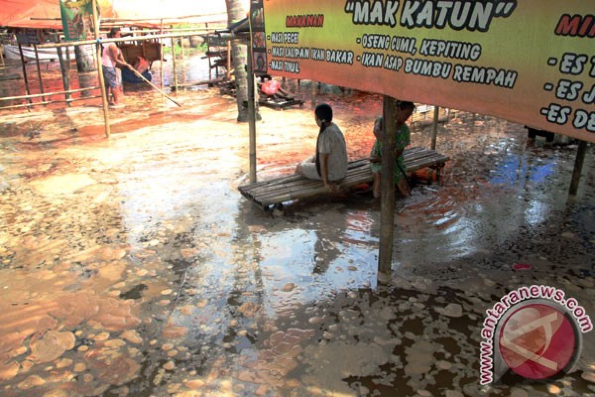Banjir rob landa enam kecamatan di Sukabumi