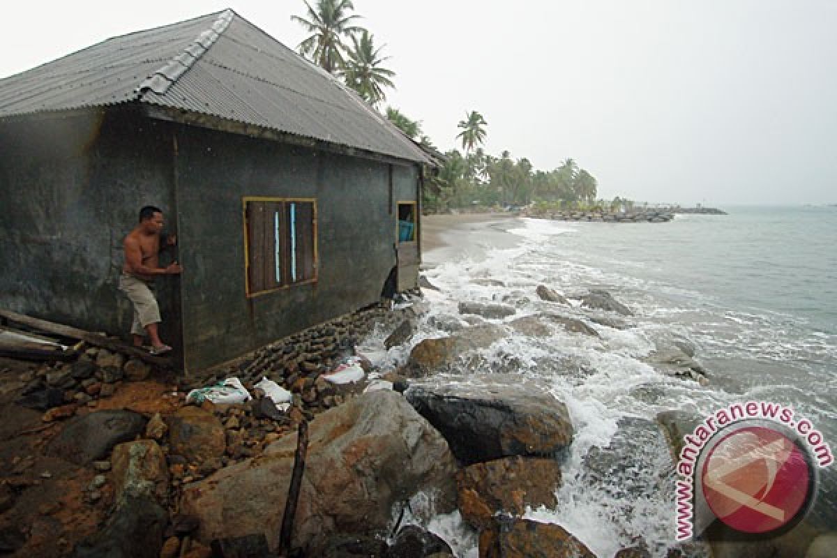 Abrasi Pulau Tikus Bengkulu semakin parah