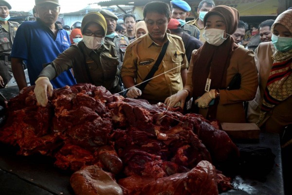 Daging Busuk Ditemukan di Pasar Sokaraja