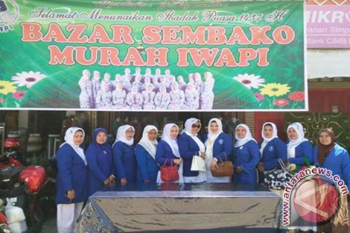 Iwapi Aceh Tamiang gelar bazar sembako