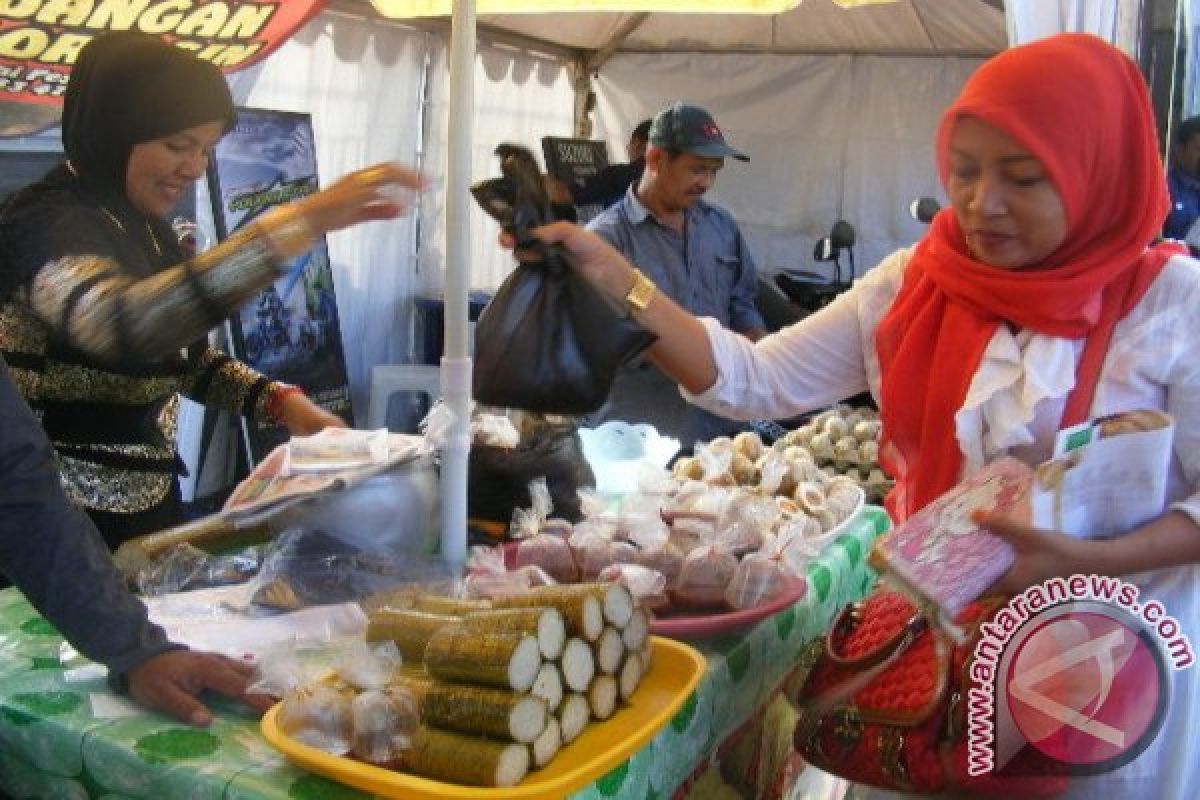 Ratusan Pedagang  Ramaikan Pasar Wadai