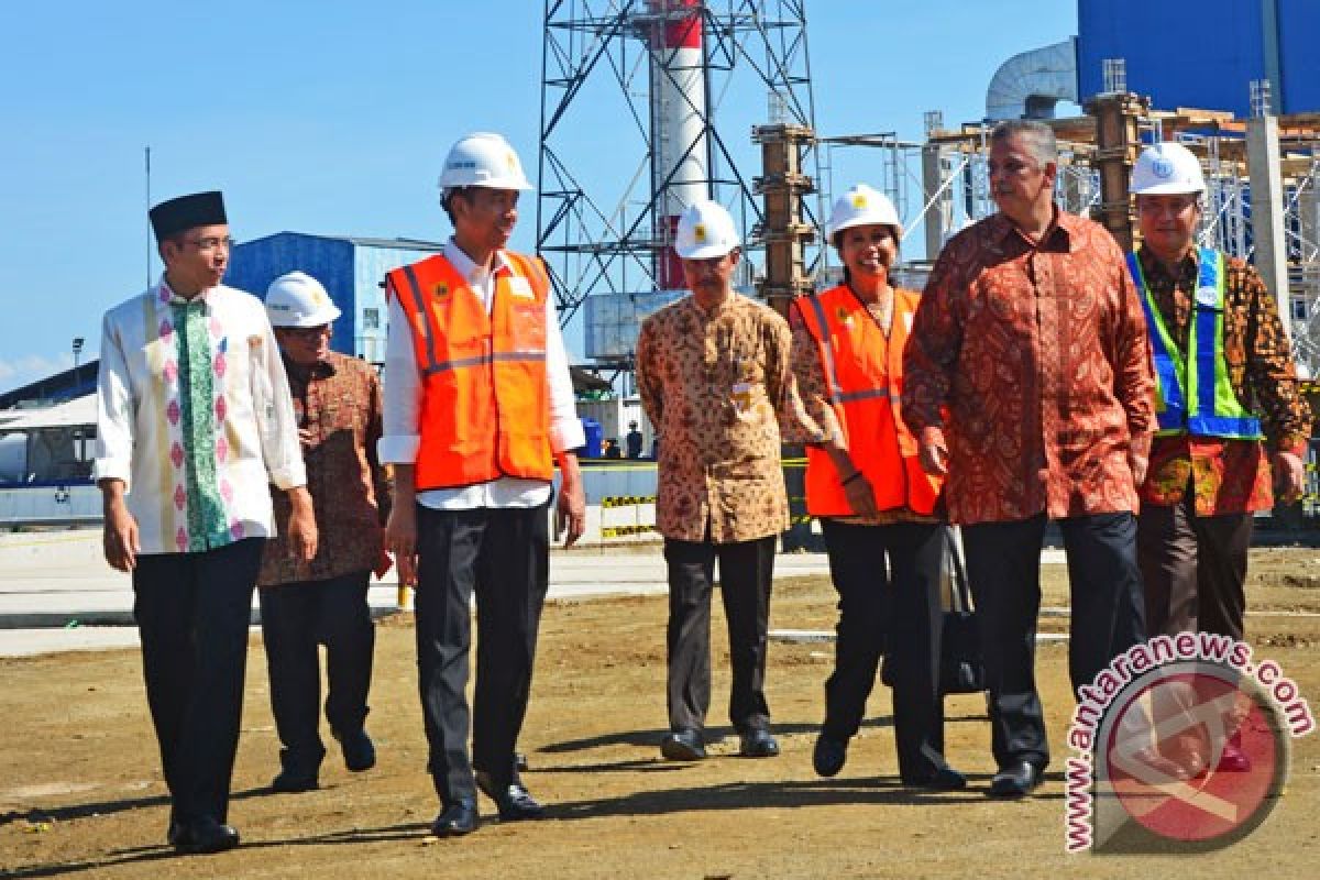 Bunyikan sirene, Jokowi resmikan PLTGU di Mataram