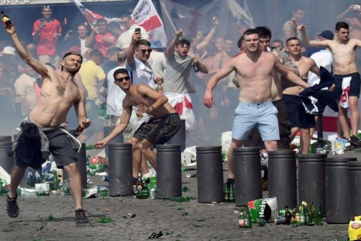 Euro 2016 - Enam pendukung Spanyol ditahan karena banner neo-Nazi