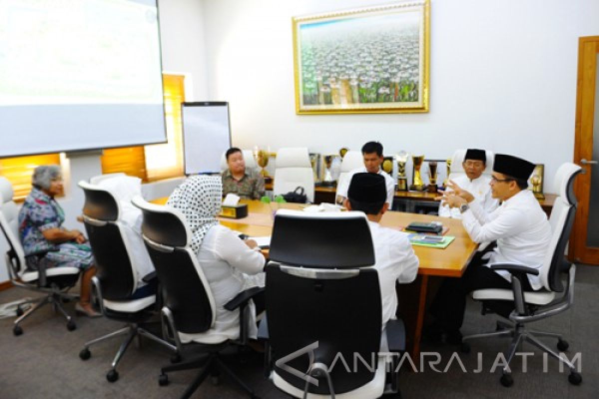 Universitas Ciputra Kembangkan Wisata Batik Banyuwangi