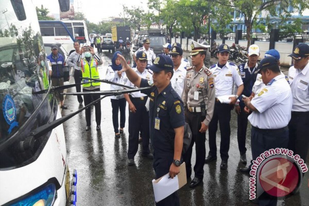 Puluhan Angkutan Lebaran Tak Layak Jalan 