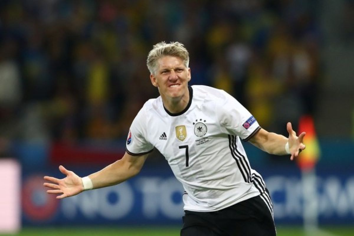 Schweinsteiger pastikan Jerman bungkam Ukraina 2-0