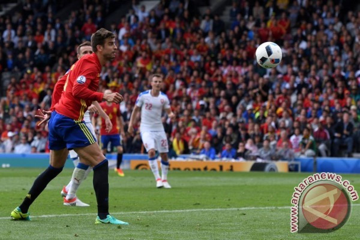 Gol Tunggal Pique Bawa Spanyol Atasi Ceko