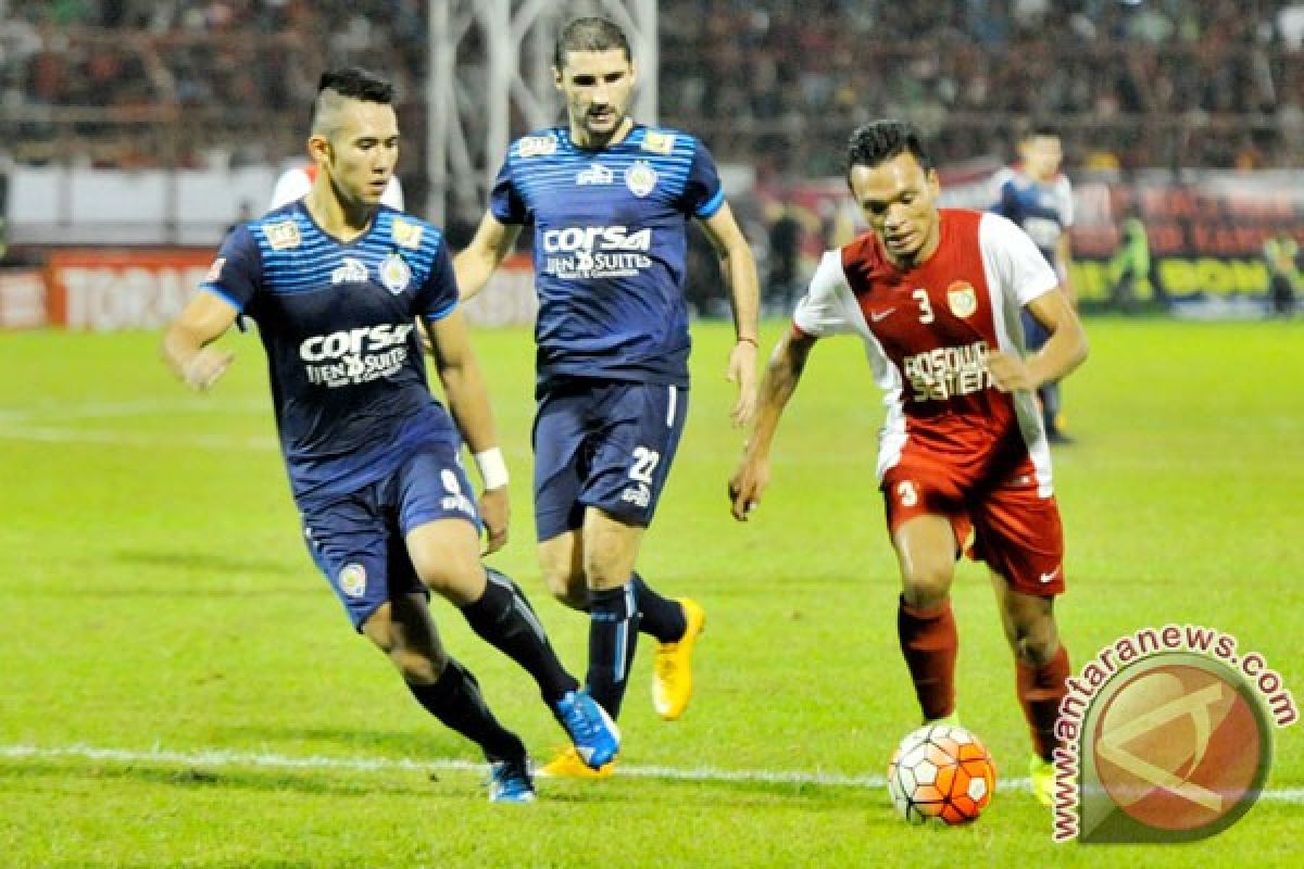 Arema kalahkan tuan rumah PSM 1-0