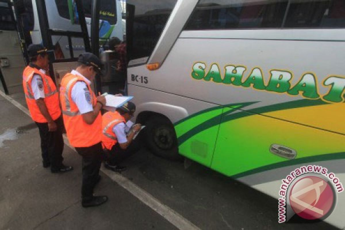 Dishub Karawang mulai uji kelaikan bus lebaran
