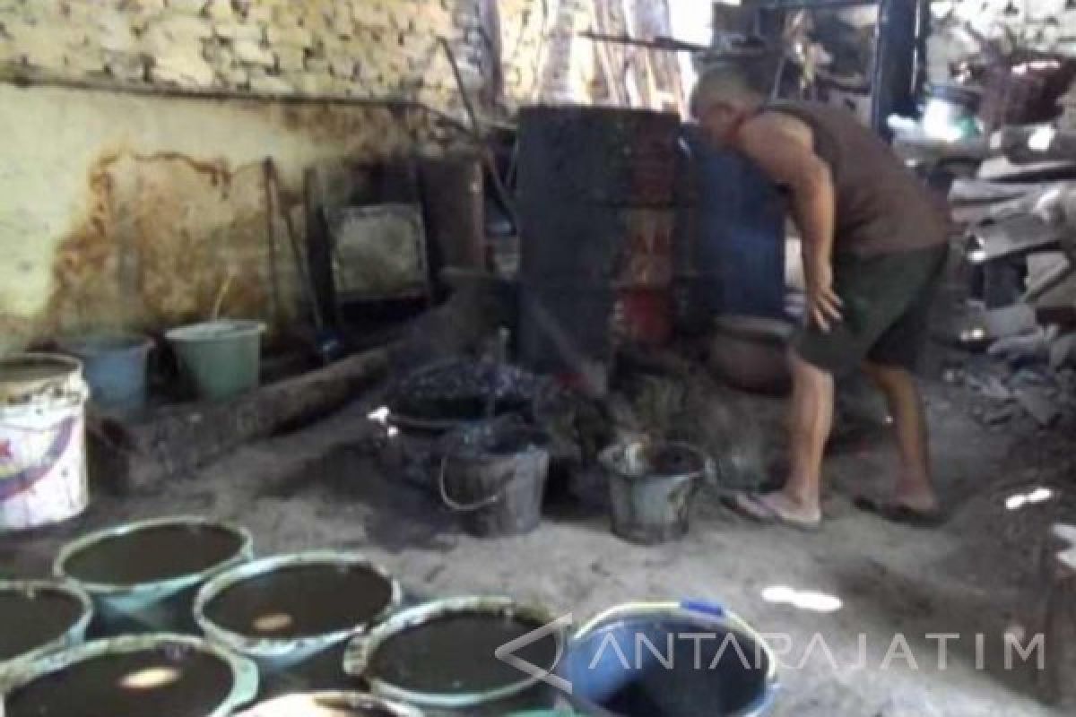 Perajin Cincau Hitam di  Madiun 