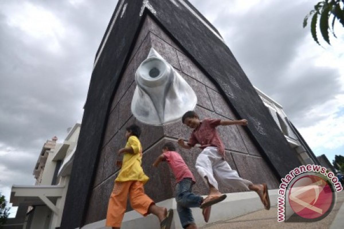MASJID BERDESAIN REPLIKA KA'BAH